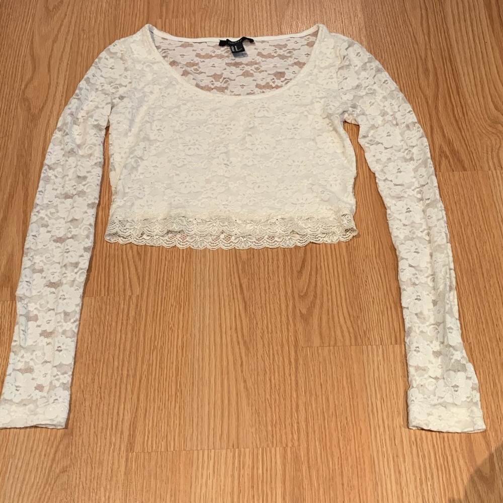 Lace crop 🤍